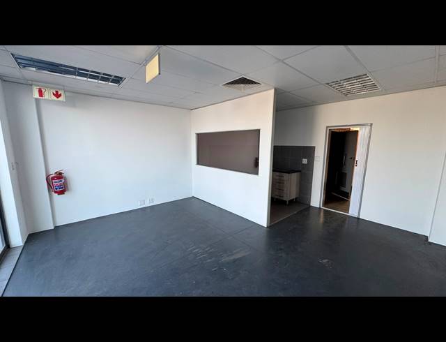 344M² WAREHOUSE TO LET IN LONGLAKE
